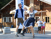 Angermaier Galopp in Tracht Modenschau am 09.08.2015 auf der Galopprennbahn Riem (©Foto: Martin Schmitz)